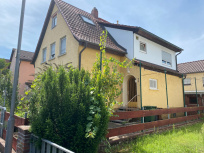 Eingang mit Gaubenfläche