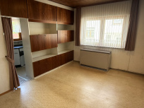 Esszimmer mit Durchgang zur Küche
