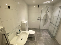 Bad mit ebenerdiger Dusche